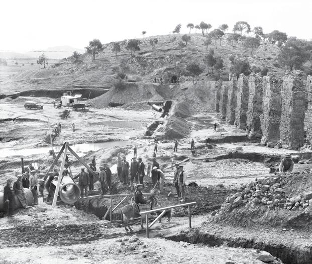Κλασσικών Αρχαιοτήτων, πραγματοποιεί για πρώτη φορά εκτεταμένη εξερεύνηση του Αδριάνειου Υδραγωγείου.