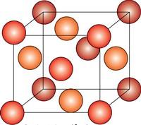 Kubická plošne centrovaná mriežka Riešenie: Atóm medi poskytuje 1 vodivostný elektrón, z čoho vyplýva, že počet, resp.