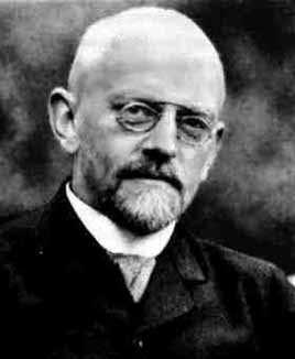 Mnohé odpovede už súčasní matematici dali, ale niektoré otázky ešte čakajú na konečné vyriešenie. David Hilbert bol synom sudcu v meste Královec (vo vtedajšom Východnom Prusku to bol Königsberg).