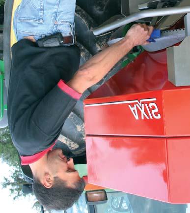 - Τύπος λιπάσματος - Πλάτος εργασίας - Ποσότητα δοσομέτρησης Η άμεση επαφή με τα πτερύγια διασκορπισμού κατά τη ρύθμιση εξαλείφεται. Κέντρο χειρισμού AIS M 30.2 AIS M 20.2 / 30.2 / 50.