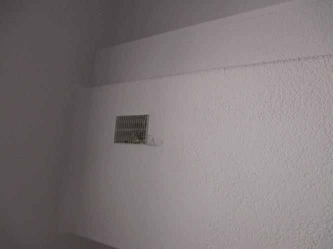 Kai kuriuose kabinetuose bei san mazguose sumontuoti buitinio ištraukimo ventiliatoriai. Būklės aprašymas Visų patalpų vėdinimas prastos būklės.