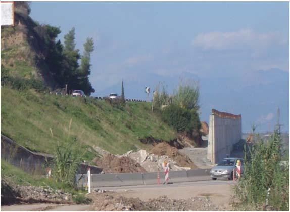 Technical Works Retaining Walls with Strip Foundation Elefsina Korinthos Patra Pyrgos Tsakona Motorway, Concession Central & Southern Greece Retaining walls at