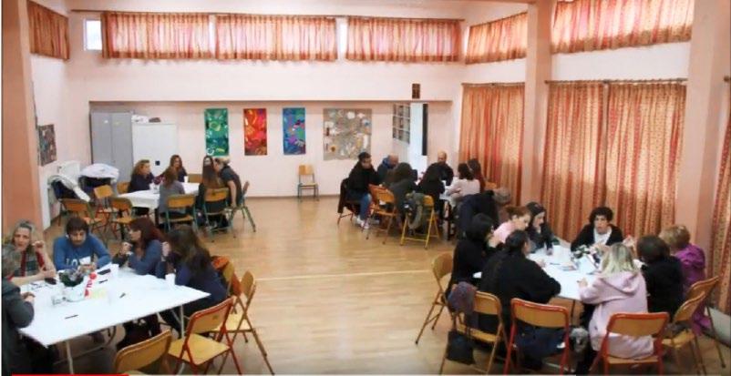 Όταν ολοκληρωθεί ο πρώτος γύρος συζήτησης μένει ένας ως οικοδεσπότης για τον επόμενο γύρο και οι λοιποί ομοτράπεζοι μετακινούνται σε ξεχωριστά τραπέζια ως «ταξιδιώτες» ή πρεσβευτές των νοημάτων.