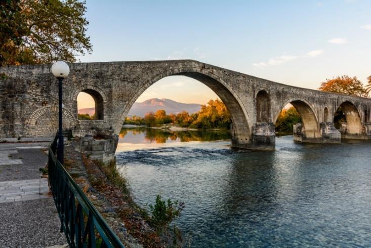 και τον 800 ετών Βυζαντινό ναό του Αγίου Βασιλείου.