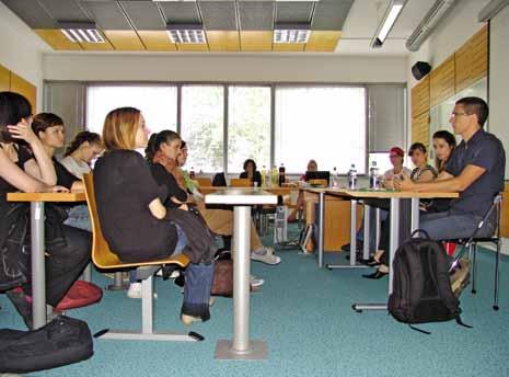 ZANIMIVOSTI Okrogla miza na Fakulteti za družbene vede Okrogla miza je potekala na Fakulteti za družbene vede, Univerze v Ljubljani, na temo Preklopimo FDV na zeleno (tudi, Ëe je modro!).