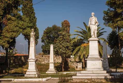 Την περιοχή διασχίζει ο ποταμός Εύηνος με τους παραπόταμούς του Κότσαλο και Πόριαρη, ενώ χαρακτηριστικό της περιοχής είναι η τεχνητή λίμνη του Εύηνου, που έχει εναρμονιστεί με το τοπίο δίνοντας την