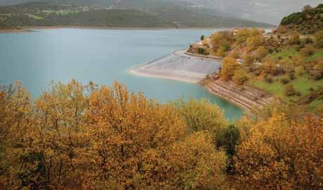 τις σπηλιές της όπως η Σπηλιά Αγίας