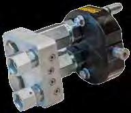 Na prípojke je aj obojstranne priechodná rýchlospojka potrebná pri práci s hydraulickým valcom.