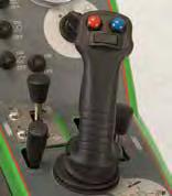 A35754 R20, R28 A35878 8-funkčný joystick umožňuje ovládanie tak ramena, ako aj prídavnej hydrauliky a teleskopického ramena, pomocou jednej páky s tlačidlami.