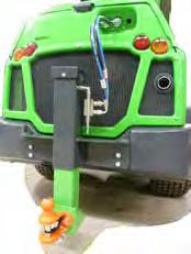 Upozornenie: Nakladač Avant musí byť vybavený zadným hydraulickým dvojčinným okruhom.