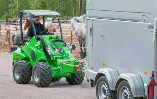 Lyžice, manipulácia a preprava materiálu Predné ťažné zariadenie Jednoduchší spôsob ako pohybovať s prívesmi,