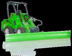 3000 mm pracovná šírka a hydraulické natáčanie radlice umožňujú rýchle a ľahké čistenie klzísk.