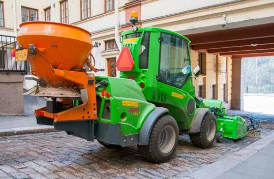 Rýchle rozmetanie na veľkých priestoroch Nastaviteľná šírka posýpania a množstvo materiálu, manuálne štandard, elektricky - voliteľné Zadná montáž je možná len na sérii