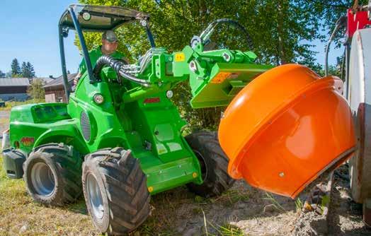 Miešanie je poháňané hydraulicky a vylieva sa jednoduchým preklopením bubna vpred.
