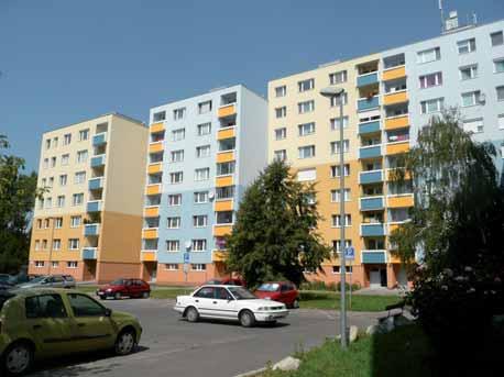 to v priemere okolo 5 000 Sk za 3-izbový byt obývaný 3 osobami. Čiže, aby som presvedčil ľudí o efektívnosti tohto projektu, nesmú platiť mesačne vyššie zálohy ako doteraz!
