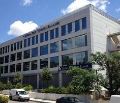 -- Και επίσημα στον όμιλο Βαρδινογιάννη η Επενδυτική Τράπεζα Ελλάδος Η EY, σύμβουλος πώλησης της Λαϊκής Τράπεζας Κύπρου, ανακοίνωσε την υπογραφή συμφωνίας αγοραπωλησίας μετοχών μεταξύ της Ireon