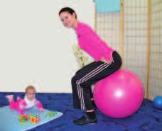 Uchopte overball alebo detskú loptu a stláčajte ju medzi rukami. (20-krát) 5.