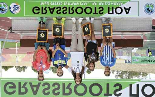 GRASSROOTS ΠΟΑ Η Κυριακή Ηλία ανάμεσα στις μικρές Ανδριάνα Μίλα, Δέσποινα Πέτρου, Εστρέλλα Ελευθερίου και Χαραλαμπία Επαμεινώνδα. Ο Πρόεδρος της ΚΟΠ κ.