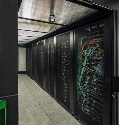 Ενότητα 8 A.R.I.S. Hellas Supercomputer Αρχιτεκτονική (1/5) O A.R.I.S. λειτουργεί με σύστημα IBM NextScale.