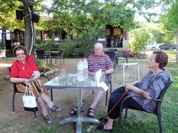 ΧΑΡΑΛΑΜΠΟΣ ΚΑΡΟΥΖΟΣ Μια από τις βασικότερες φροντίδες μας εκτός από την παροχή υγειονομικής φροντίδας προς τους γέροντές μας είναι και η ψυχική τους ευεξία.