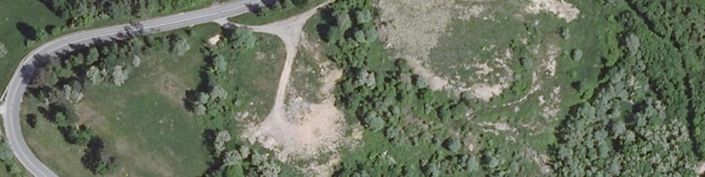 Slika 1: Ortofoto posnetek z označeno lokacijo objekta. 2 TERENSKE RAZISKAVE V okviru raziskav za ugotovitev sestave temeljnih tal in določitev načina temeljenja so bile izvedene 4 vrtine.
