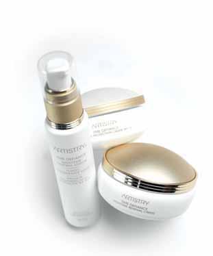 Popularni proizvod u tim ranim danima: Flatter Tan Tinted Liquid make-up, jedan od originalnih πest proizvoda u rastuêoj ARTISTRY liniji proizvoda.