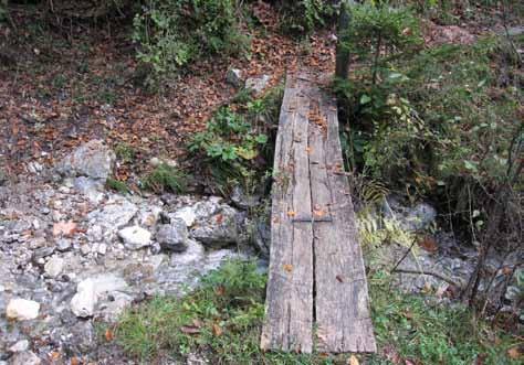 Ime znaka Definicija: vodni ekosistemi, kot so: izviri, naravne in umetne Koda: 1 brez vodnih teles 2 i p p r Postopek: vodnih teles od avta do