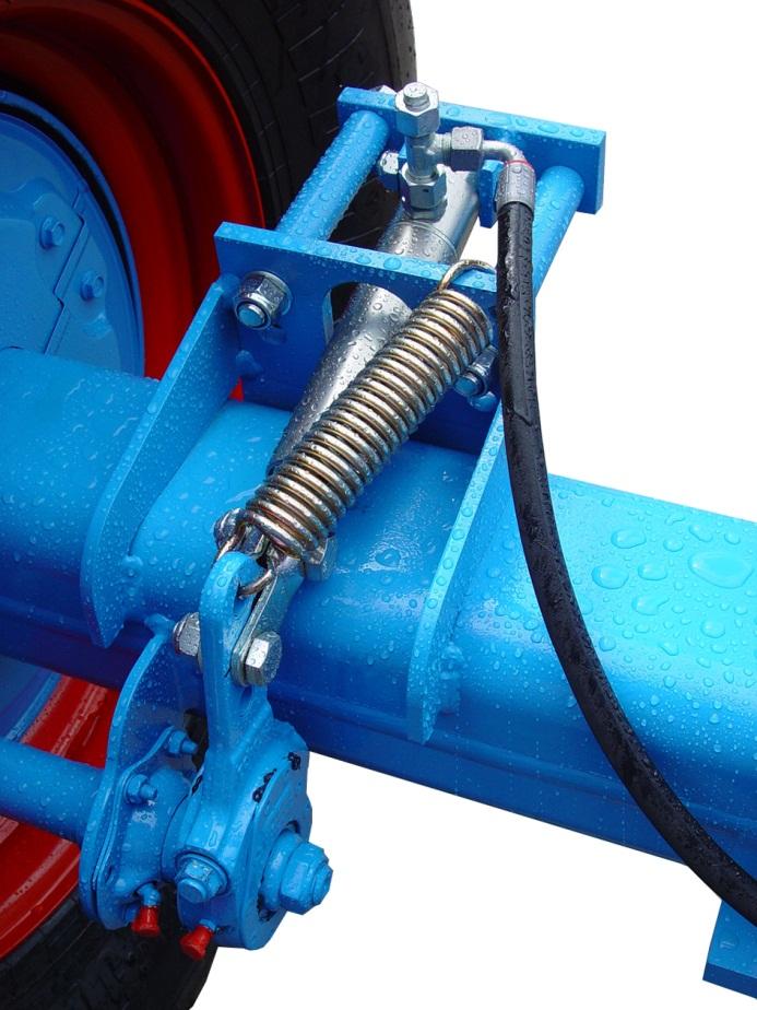 Zloženie a popis 5.2.15 Hydraulická brzdová sústava 3 Brzdová páka (1) sa ovláda hydraulickým valcom (3).