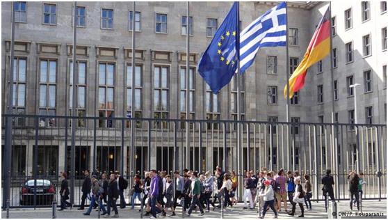 -- Ειδικότερα με τίτλο «Τέσσερις επισημάνσεις για τη μελέτη που δημοσιεύεται στο Οικονομικό Δελτίο της Τράπεζας της Ελλάδος σχετικά με τον τομέα της Ενέργειας» η ΔΕΗ αναφέρει «στο τεύχος 47 (Ιούλιος