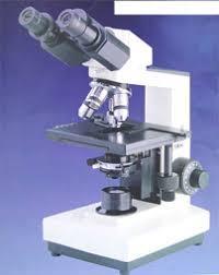 Μεγέθυνση του μικροσκοπίου Η μεγέθυνση του μικροσκοπίου ορίζεται ως: Μεγέθυνση από τον αντικειμενικό φακό x Μεγέθυνση από τον προσοφθάλμιο φακό Προσοφθάλμιος φακός Λειτουργία: Μεγέθυνση του ειδώλου