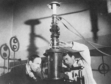 1931 Max Knoll και Ernst Ruska κατασκευάζουν