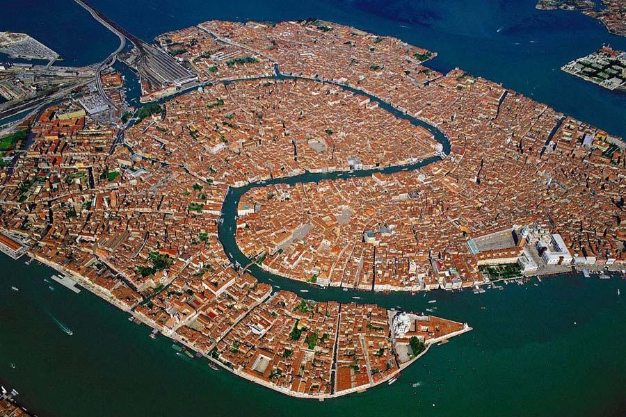 DAN 10 20. 9. 2015. (nedjelja): 08.00 09.00 vožnja od Riviere del Brenta do Venecije (22 km) 09.00 14.00 obilazak Venecije 14.00 23.00 vožnja od Venecije do Splita (643 km) 23.