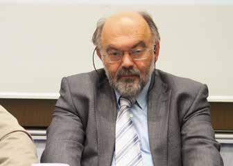 Αρχικά τον λόγο πήρε ο πρόεδρος του ΦΣΘ Διονύσιος Ευγενίδης, ο οποίος και προσέγγισε με την ιδιότητά του ως φαρμακοποιός, επισημαίνοντας τη σημασία της αγαστής συνεργασίας γιατρών και φαρμακοποιών
