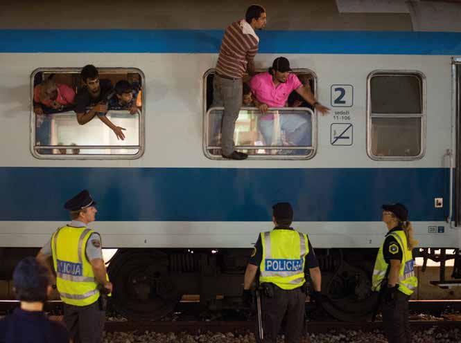 ORBIS PICTUS > SAUDSKÁ ARÁBIA Foto: Mosa ab Elshamy, SITA/AP SLOVINSKO > ORBIS PICTUS Foto: Christian Bruna, SITA/AP Príslušníci saudskoarabských bezpečnostných síl sa pripravujú na každoročnú púť do