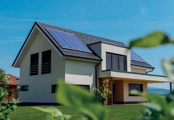 SONČNA ENERGIJA Čeprav je poraba električne energije v montažnih hišah zelo nizka, pa nekaj stroškov z energijo kljub temu nastaja.