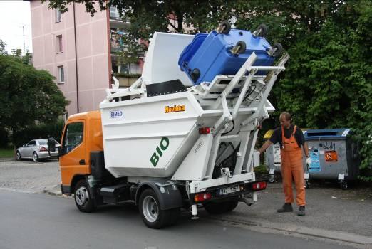 - vyklápač elektr.