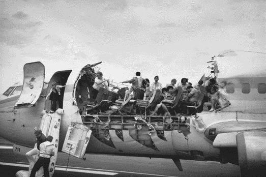 21:45 3 Posledice nepoznavanja materialov Korozije pločevine Boeing 737 (1988). 21:45 4 Zakaj morajo elektrotehniki poznati materiale?