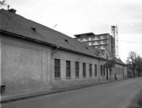 Aj do tu teraz pripravených Poznámok učiteľa počtov a merby som vložil literárne spracované niektoré skúsenosti a poznatky z pedagogickej služby a