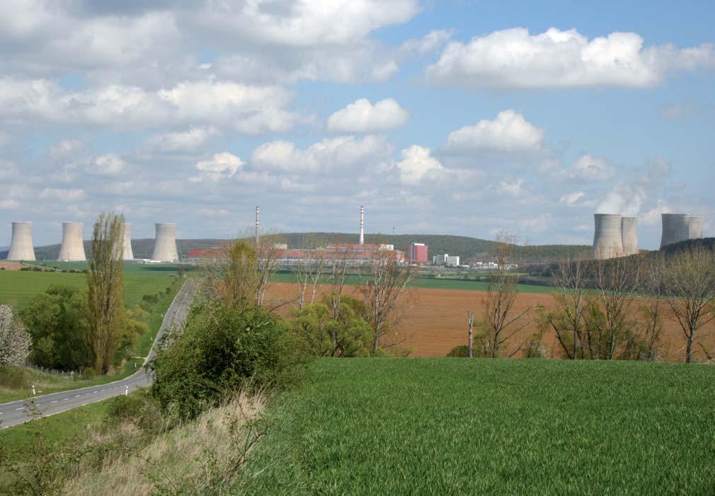 Nakladanie s vyhoretým jadrovým palivom a rádioaktívnym odpadom Rádioaktívne odpady (RAO) vznikajú pri výrobe elektrickej energie z jadrového paliva, pri súvisiacich činnostiach a pri využívaní