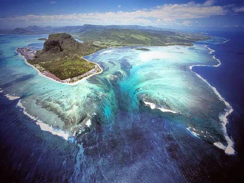300 km Congo Congo Canyon Canyon off off southwestern southwestern Africa Africa όπου τοπικές αποθέσεις άµµου και αργίλου κινούνται στον πυθµένα
