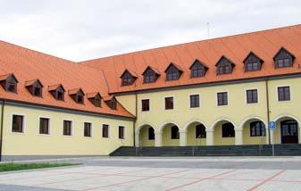v celej budove sú nové radiátory a nové okná, porobili sa sadrokartónové úpravy, stierky, kazetové rámy, nový strop. Pribudla nová sanita, pokládli sa farebné gumové podlahy.
