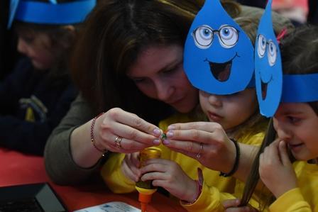 του; Όταν ένα μόριο οξυγόνου ενώνεται με δύο μόρια υδρογόνου,