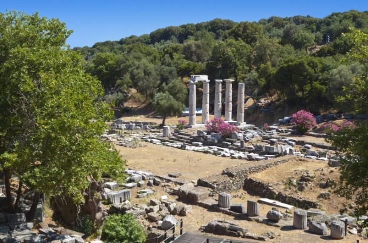 Πλούσιο πρωινό και αμέσως αναχώρηση για Αλεξανδρούπολη. Επιβίβαση στο πλοίο της γραμμής για την πανέμορφη Σαμοθράκη.