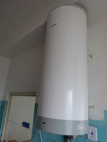 Obrázok 10 Elektrický zásobníkový ohrievač Obrázok 11 Štítkový údaj zariadenia zásobníka 2.
