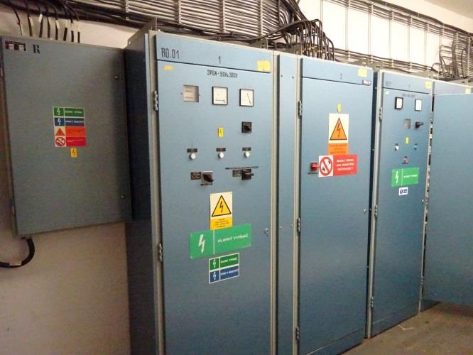 3 Energetické vstupy a výstupy 3.1 Elektrická energia Auditovaná budova odoberá od externého dodávateľa elektrickú energiu a pitnú vodu.