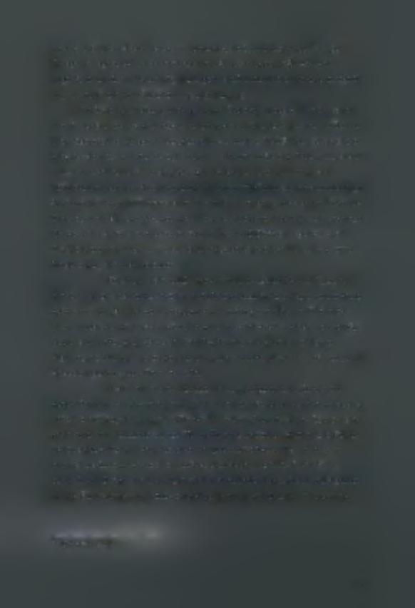 σκηνής, στέκεται η Αθηνά μετωπικά, κρατώντας ένα δόρυ στο αριστερό της χέρι. Στρέφει το κεφάλι της και χειρονομεί με το δεξί της χέρι προς το ζευγάρι που εμφανίζεται στα δεξιά της σκηνής.