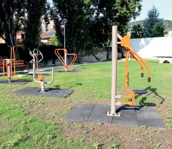 Pre väčšie deti a dospelých je tu stolnotenisový stôl, fitnes prvky na cvičenie rúk, bicyklovanie, Zdravotné stredisko na Tbiliskej ulici sa dočkalo opráv, od 20.