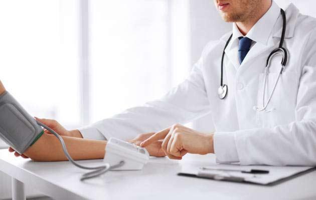 Mjeku i familjes Hipertensioni arterial (HTA) dhe sëmundja e sheqerit Hipertensioni arterial (HTA) është bashkëudhëtar i zakonshëm i sëmundjes së sheqerit, veçanërisht i diabetit tip 2.