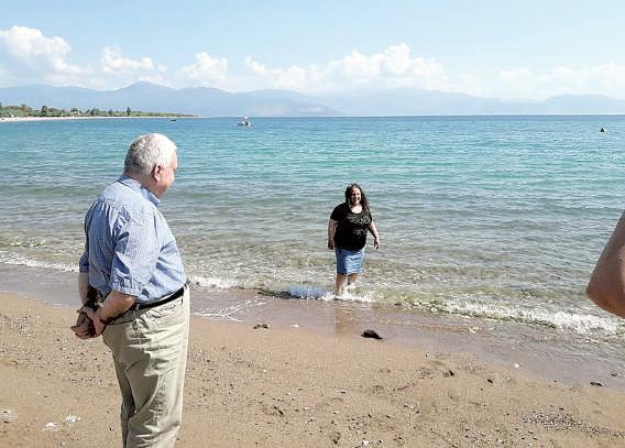 Μια όμορφη εμπειρία, ξεκούρασης, χαλάρωσης και ψυχαγωγίας Ξεχωριστή ήταν η μέρα που οι περιθαλπόμενοι στο Καλλιμανοπούλειο επισκέφθηκαν τα Νικολέικα Αιγίου σε μικρή