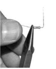 Fig. 29: Nu îndoiţi firele direct la capătul carcasei în cazul componentelor electrice. 4.